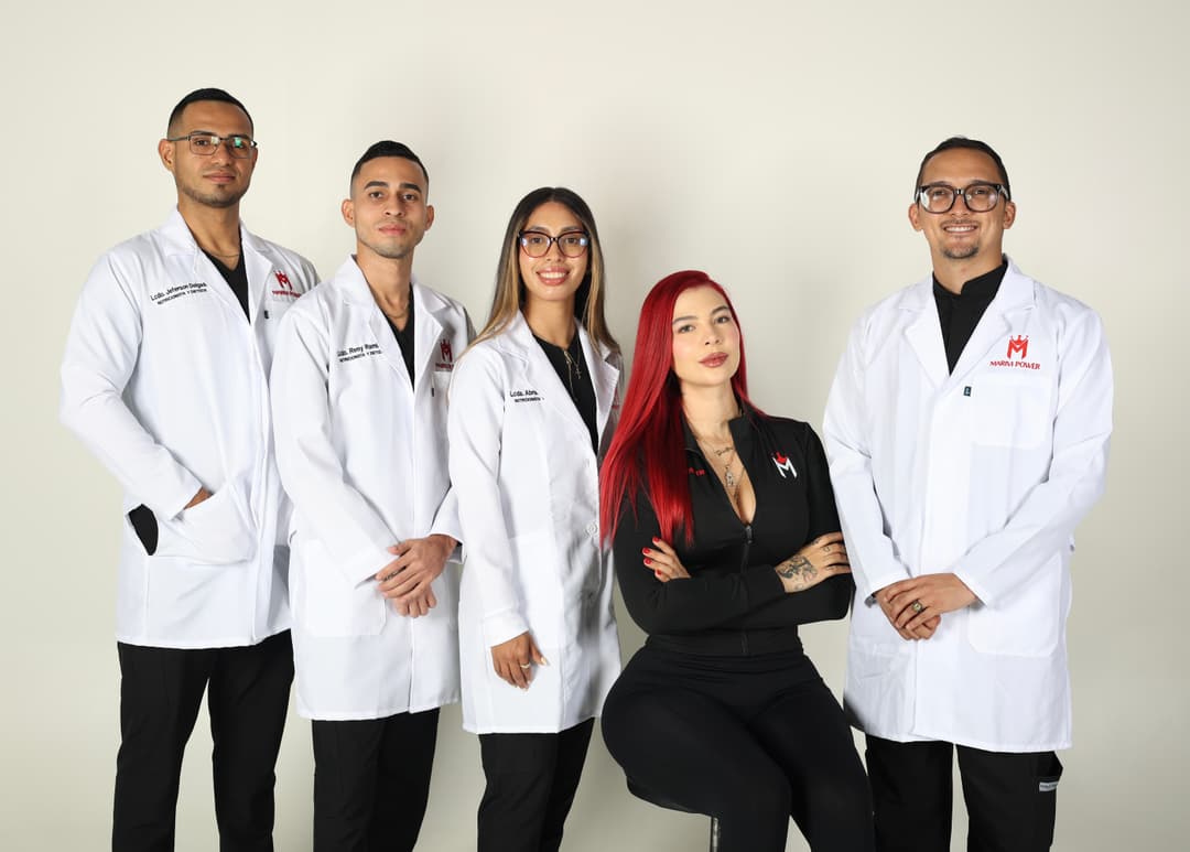 Equipo de profesionales con batas
